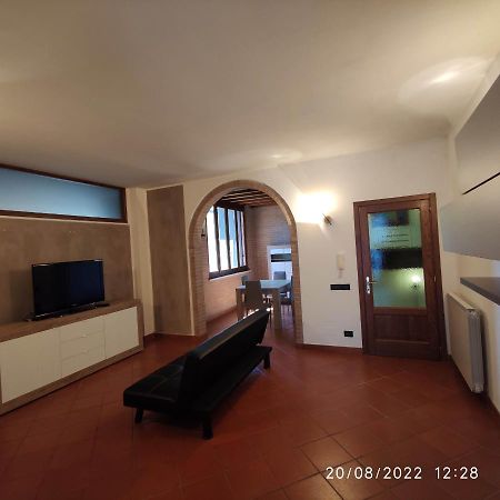M & M Pinzi Suite Apartment Montepulciano Stazione Kültér fotó